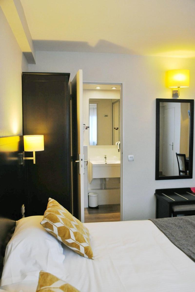 Hotel Des Quatrans Caen Dış mekan fotoğraf