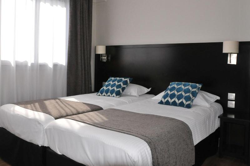 Hotel Des Quatrans Caen Dış mekan fotoğraf