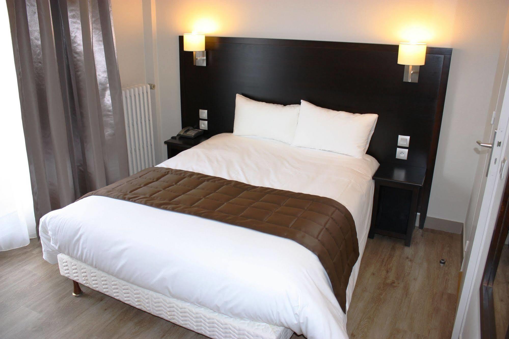 Hotel Des Quatrans Caen Dış mekan fotoğraf