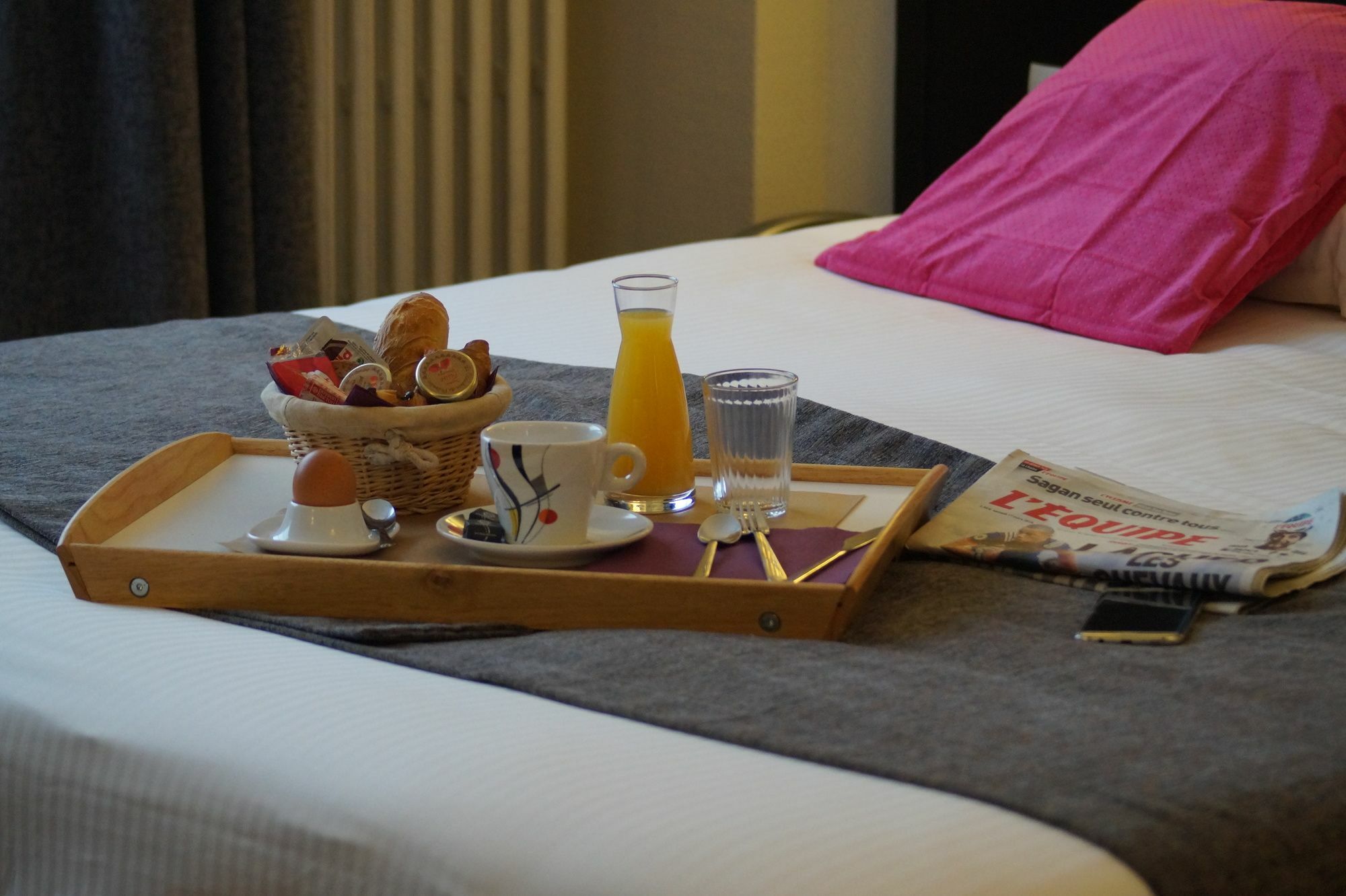 Hotel Des Quatrans Caen Dış mekan fotoğraf
